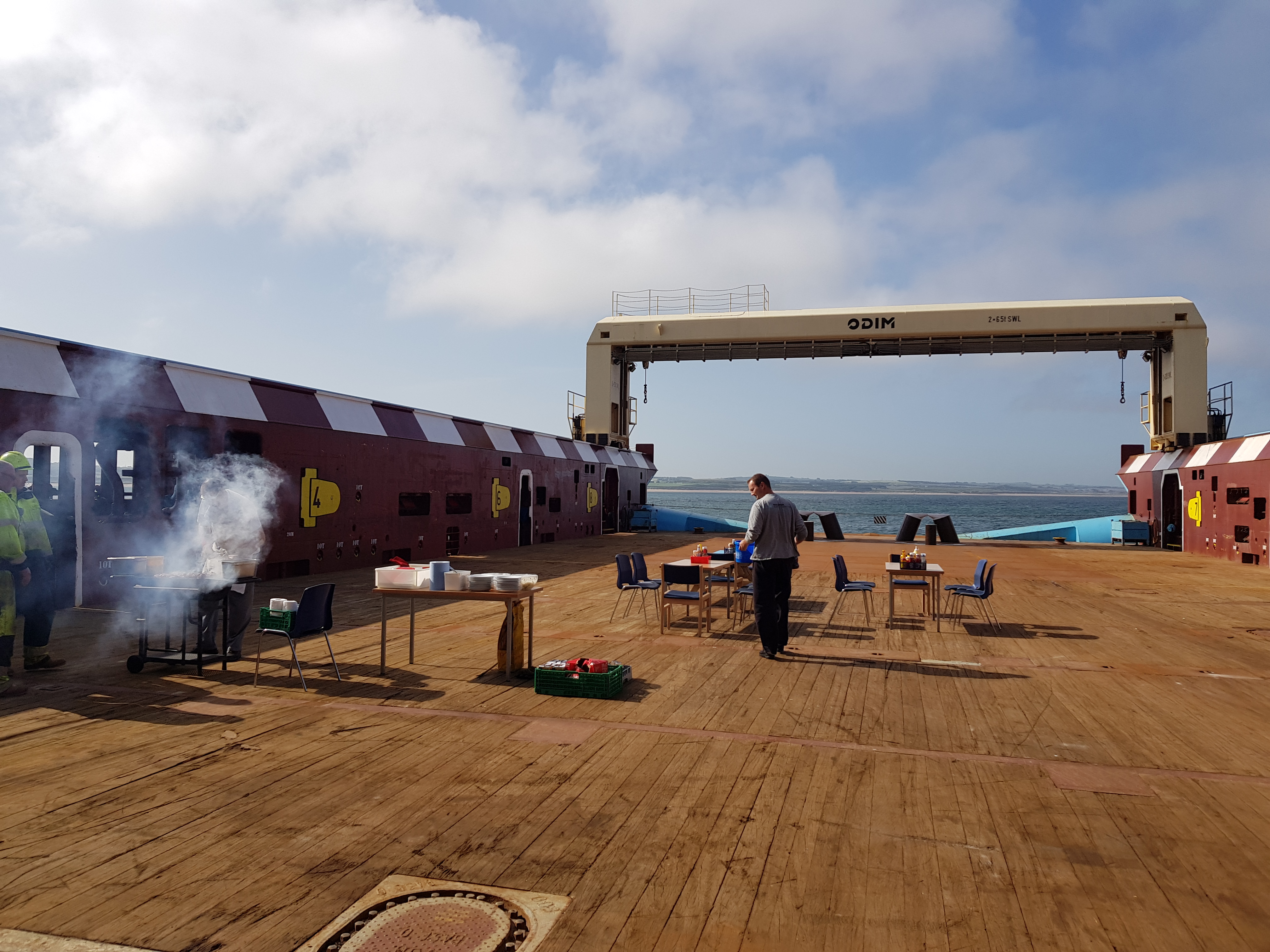 BBQ paa main deck (Maersk Laser, Aberdeen Bay).jpg